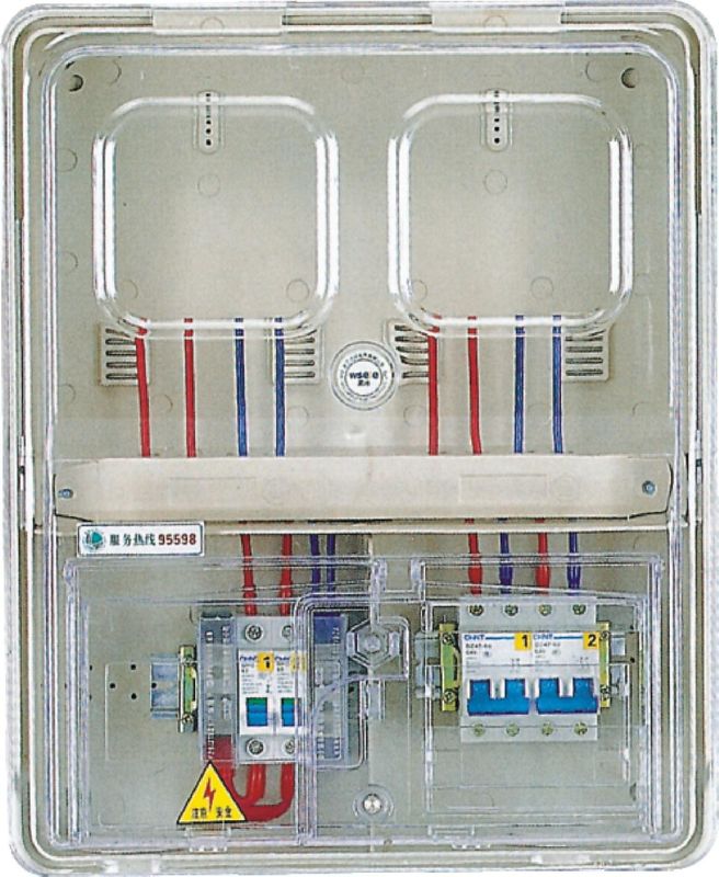 2 posizioni sorgono il contenitore montato di contatore elettrico con la porta trasparente del pc